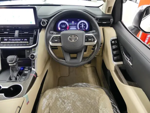 2025 Toyota Landrcuiser 300 — photo 9 | Tuminion Kenya