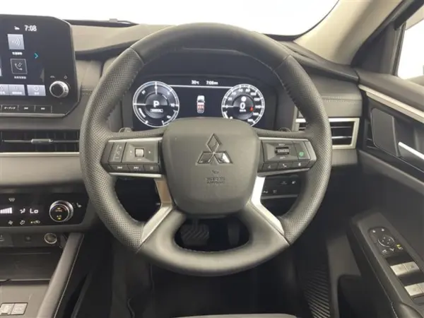 2022 Mitsubishi Outlander — photo 8 | Tuminion Kenya