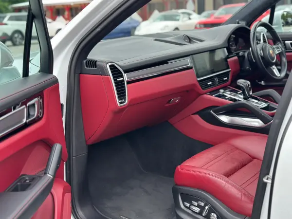 2018 Porsche Cayenne — photo 8 | Tuminion Kenya