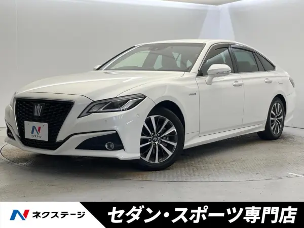 2019 Toyota Crown — photo 1