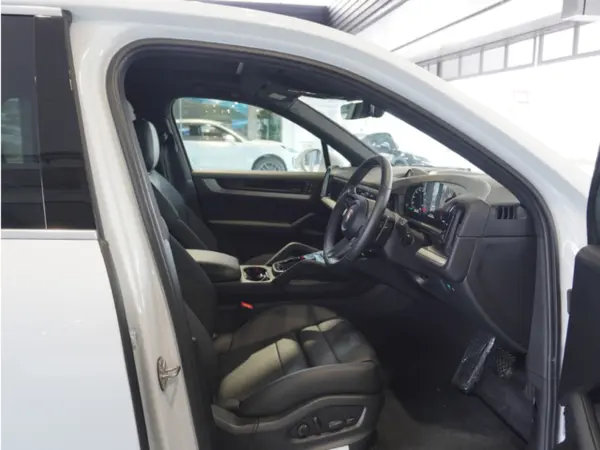 2026 Porsche Cayenne — photo 8 | Tuminion Kenya