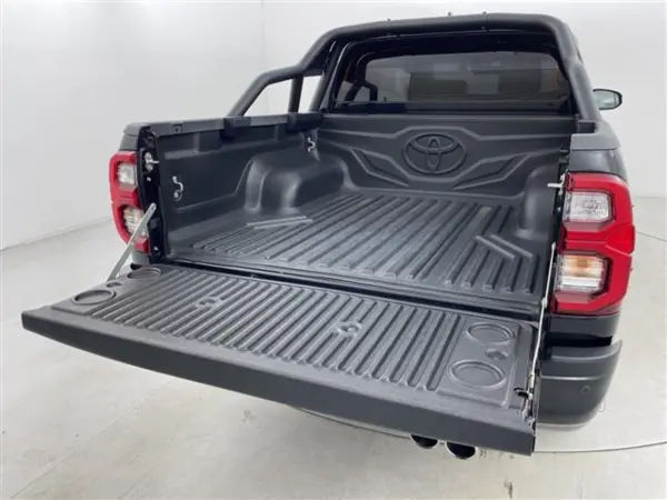 2022 Toyota Hilux — photo 8 | Tuminion Kenya