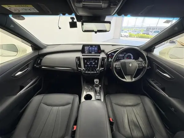 2018 Toyota Crown — photo 2 | Tuminion Kenya