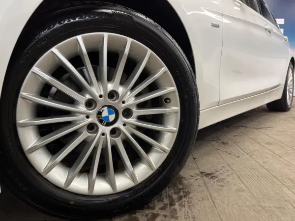 2018 Bmw 3 Series — photo 9 | Tuminion Kenya