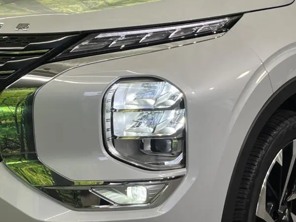 2022 Mitsubishi Outlander — photo 8 | Tuminion Kenya