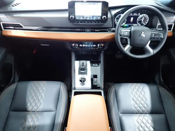 2023 Mitsubishi Outlander — photo 8 | Tuminion Kenya
