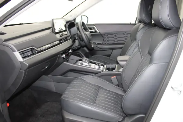 2024 Mitsubishi Outlander — photo 7 | Tuminion Kenya