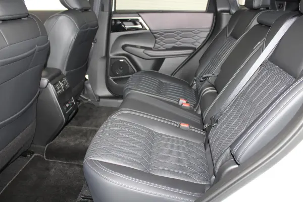2024 Mitsubishi Outlander — photo 8 | Tuminion Kenya