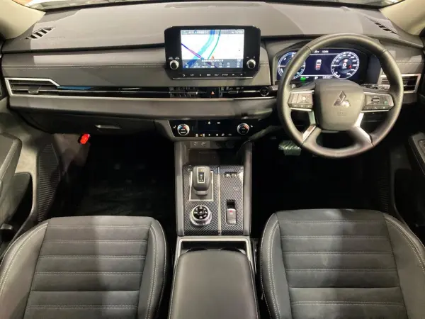 2022 Mitsubishi Outlander — photo 2 | Tuminion Kenya
