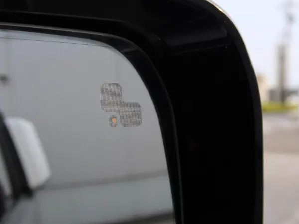 2023 Landrover Defender — photo 8 | Tuminion Kenya