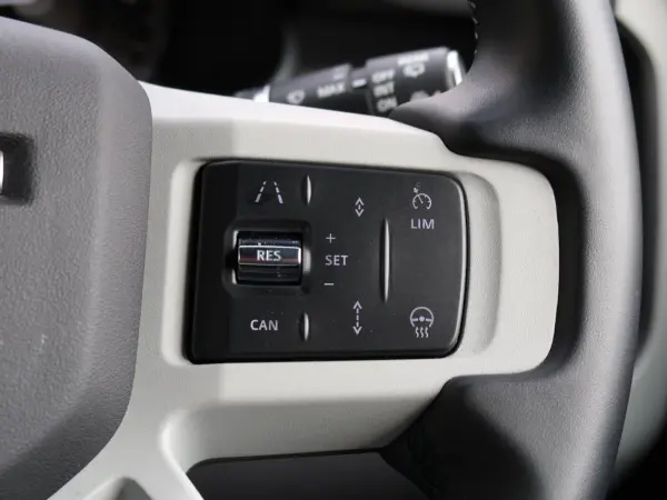 2023 Landrover Defender — photo 7 | Tuminion Kenya