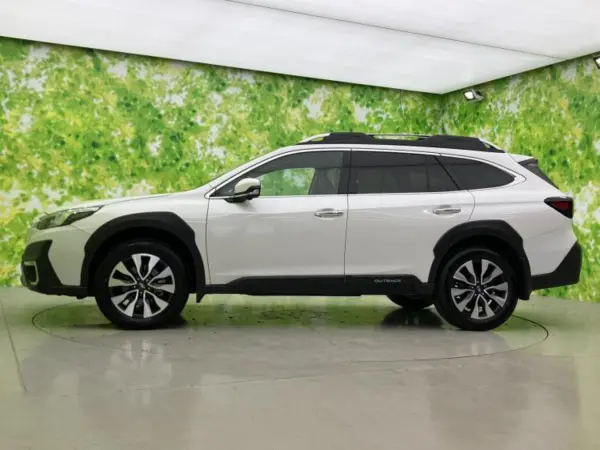 2024 Subaru Legacy Outback — photo 2 | Tuminion Kenya