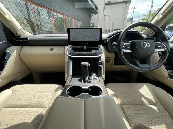 2025 Toyota Landrcuiser 300 — photo 8 | Tuminion Kenya