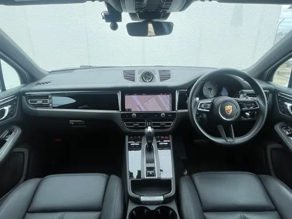 2022 Porsche Macan — photo 2 | Tuminion Kenya