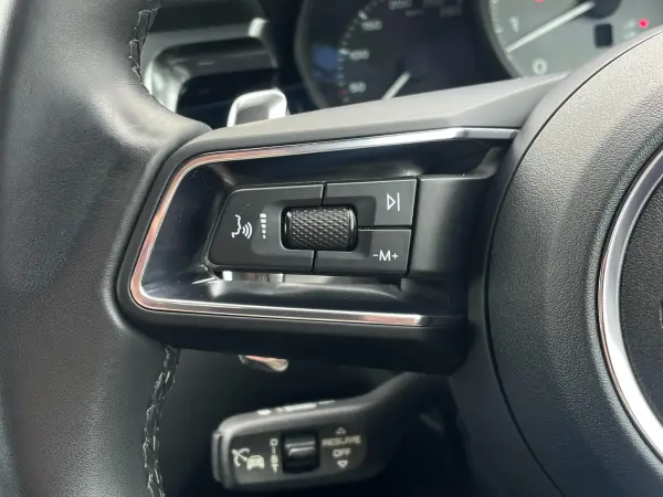 2022 Porsche Macan — photo 7 | Tuminion Kenya
