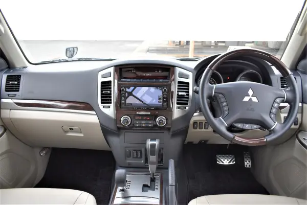 2019 Mitsubishi Pajero — photo 2 | Tuminion Kenya