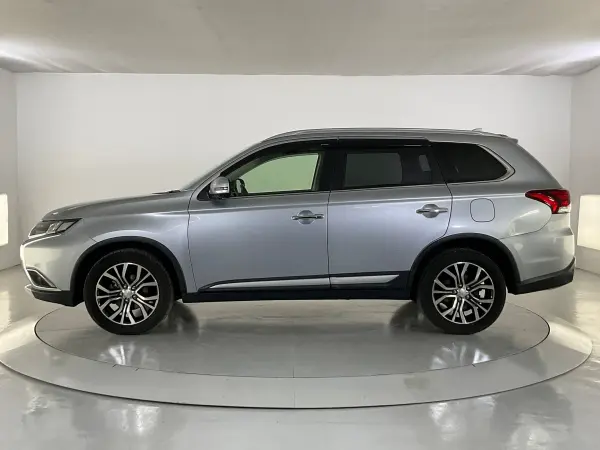 2015 Mitsubishi Outlander — photo 3 | Tuminion Kenya
