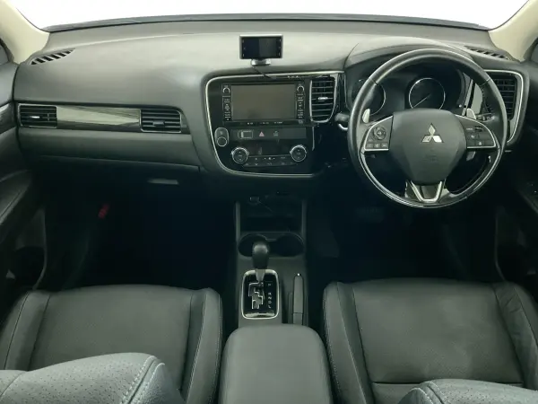 2015 Mitsubishi Outlander — photo 8 | Tuminion Kenya