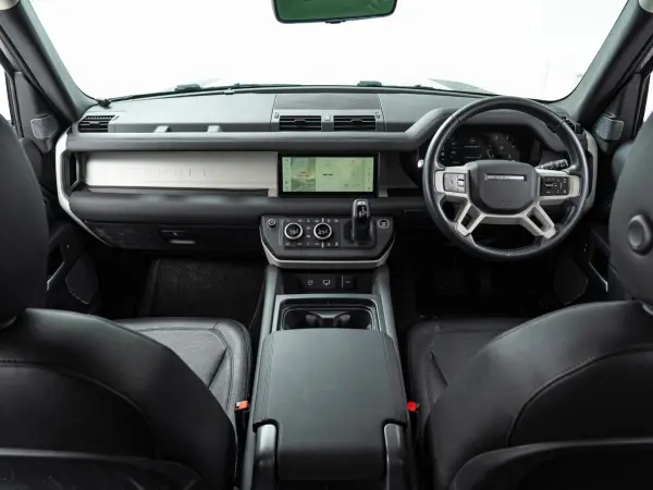 2024 Landrover Defender — photo 2 | Tuminion Kenya