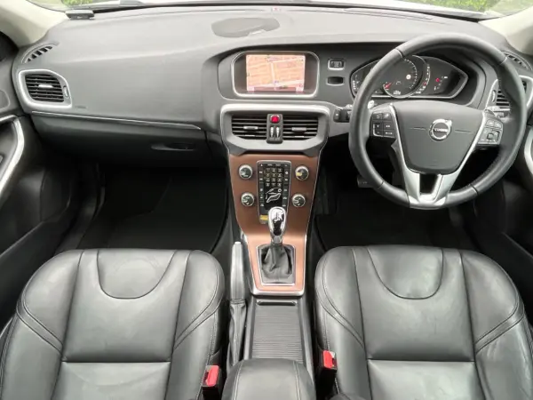 2018 Volvo V40 — photo 2 | Tuminion Kenya