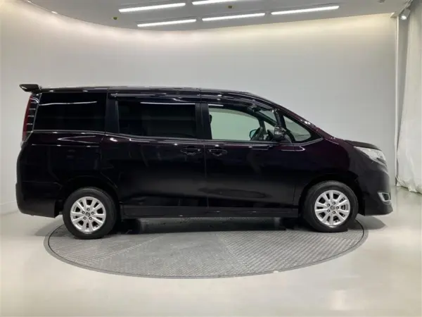 2018 Toyota Noah — photo 3 | Tuminion Kenya