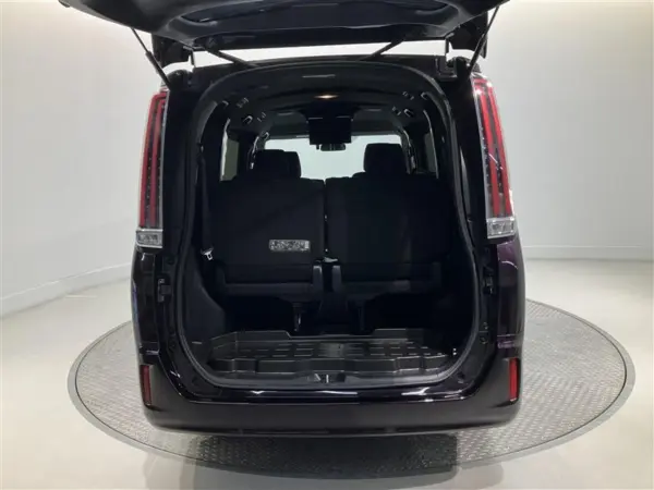 2018 Toyota Noah — photo 7 | Tuminion Kenya