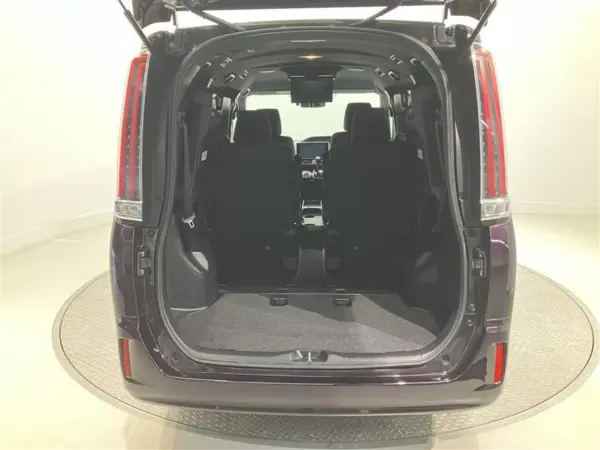 2018 Toyota Noah — photo 8 | Tuminion Kenya