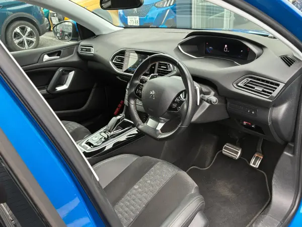 2021 Peugeot 308 — photo 7 | Tuminion Kenya