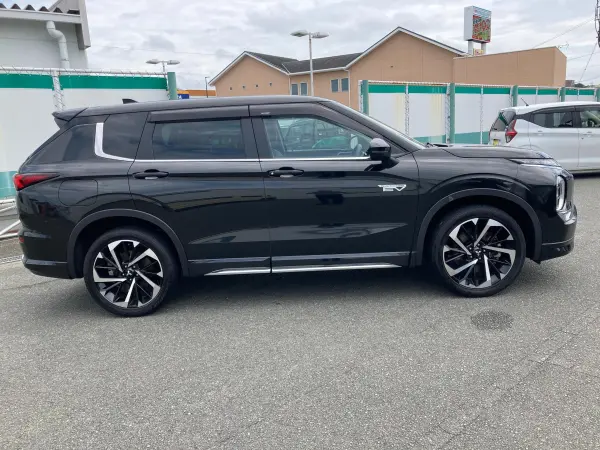 2022 Mitsubishi Outlander — photo 3 | Tuminion Kenya