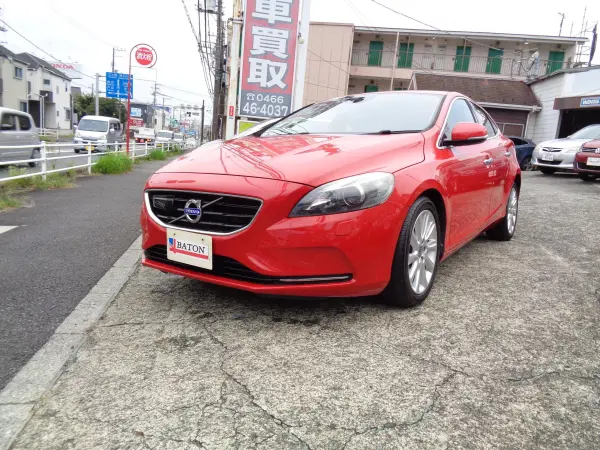 Volvo V40 T4 SE — 2014, 43,000km, for sale in Kenya
