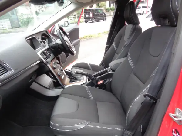 2014 Volvo V40 — photo 8 | Tuminion Kenya