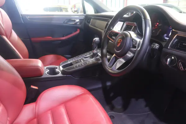2018 Porsche Macan — photo 8 | Tuminion Kenya
