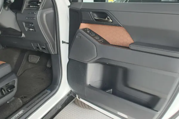 2025 Lexus Gx — photo 8 | Tuminion Kenya