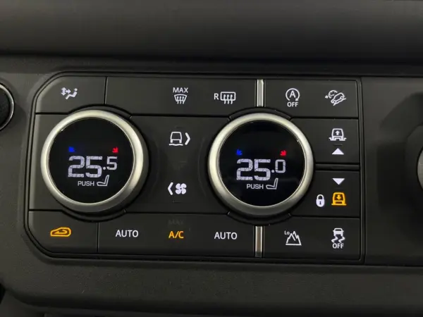 2025 Landrover Defender — photo 3 | Tuminion Kenya