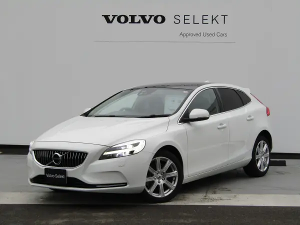 2020 Volvo V40 — photo 1