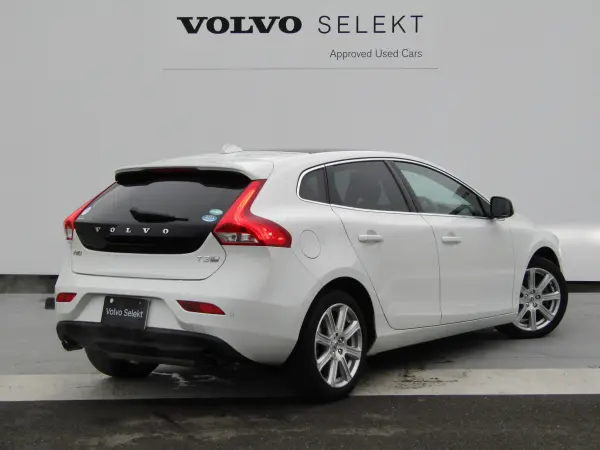 2020 Volvo V40 — photo 2 | Tuminion Kenya