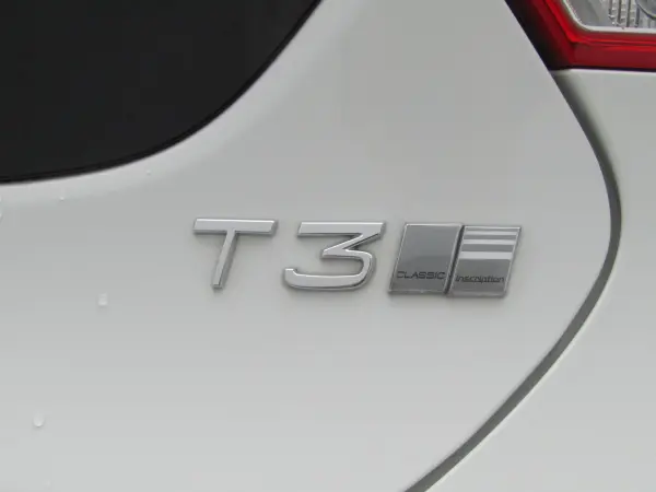 2020 Volvo V40 — photo 8 | Tuminion Kenya