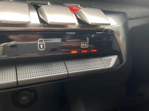 2020 Peugeot 5008 — photo 8 | Tuminion Kenya