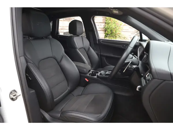 2023 Porsche Macan — photo 8 | Tuminion Kenya