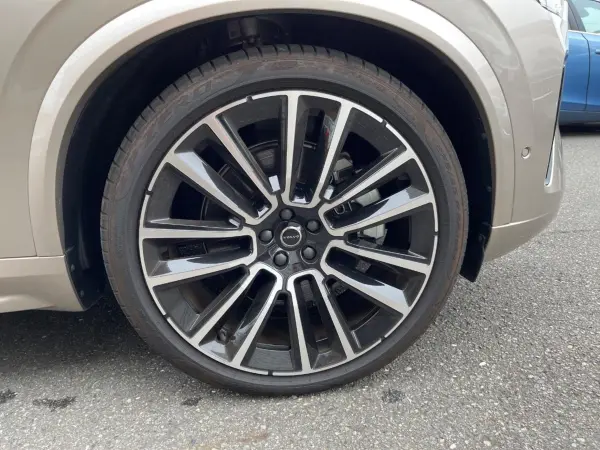 2025 Volvo Xc90 — photo 8 | Tuminion Kenya
