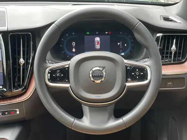 2025 Volvo Xc60 — photo 9 | Tuminion Kenya