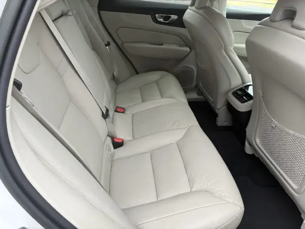 2022 Volvo Xc60 — photo 8 | Tuminion Kenya