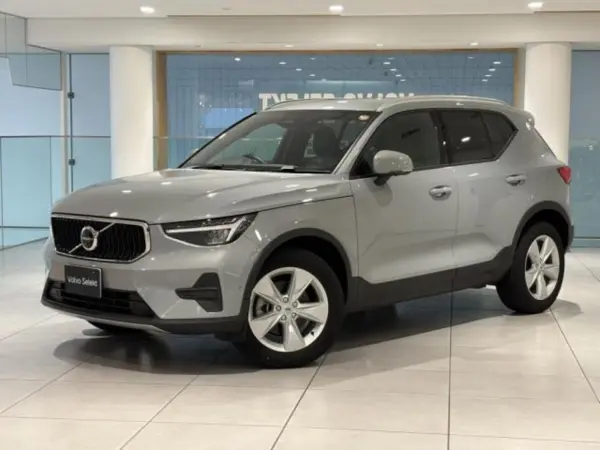 2024 Volvo Xc40 — photo 1
