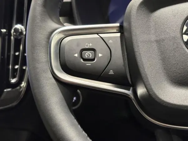 2024 Volvo Xc40 — photo 8 | Tuminion Kenya