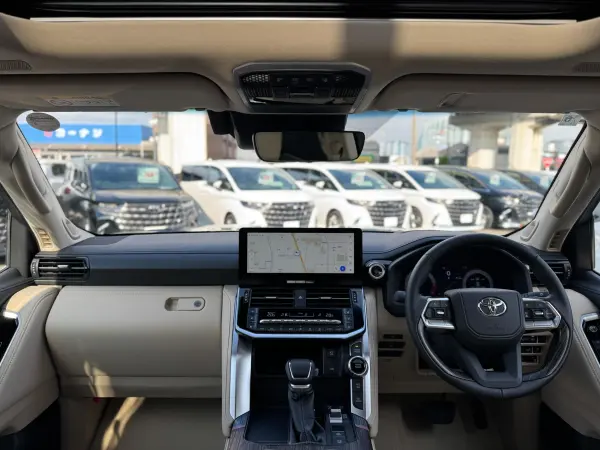 2025 Toyota Landrcuiser 300 — photo 7 | Tuminion Kenya