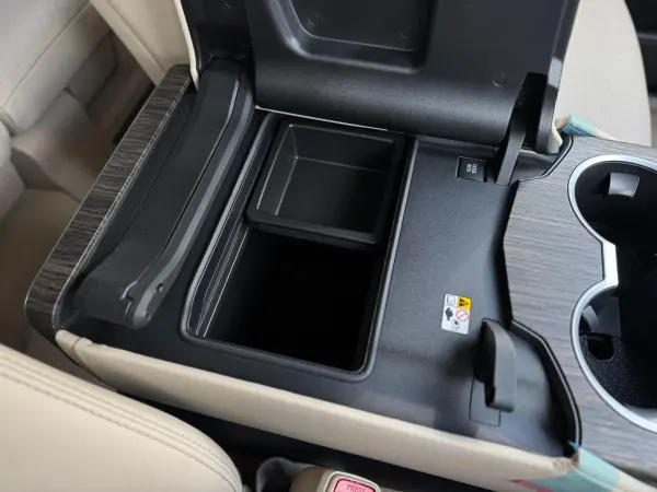 2025 Toyota Landrcuiser 300 — photo 9 | Tuminion Kenya