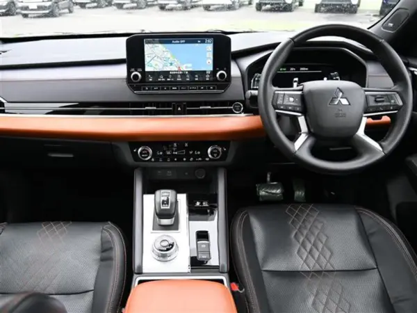 2023 Mitsubishi Outlander — photo 2 | Tuminion Kenya