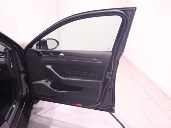 2023 Volkswagen Passat — photo 8 | Tuminion Kenya