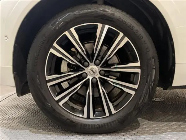 2021 Volvo Xc60 — photo 9 | Tuminion Kenya