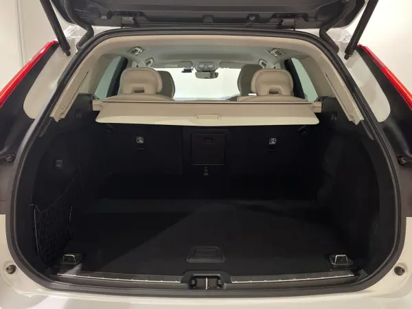 2021 Volvo Xc60 — photo 2 | Tuminion Kenya